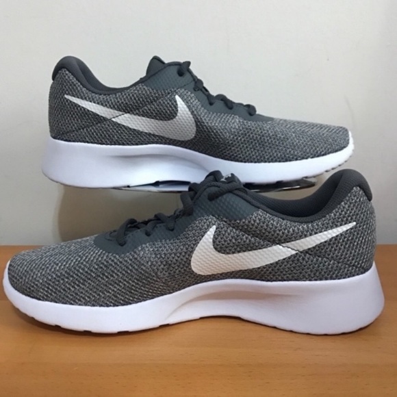 nike tanjun black friday